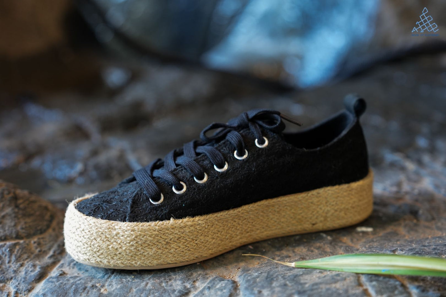 EcoChic Hakoba Sneakers – Black