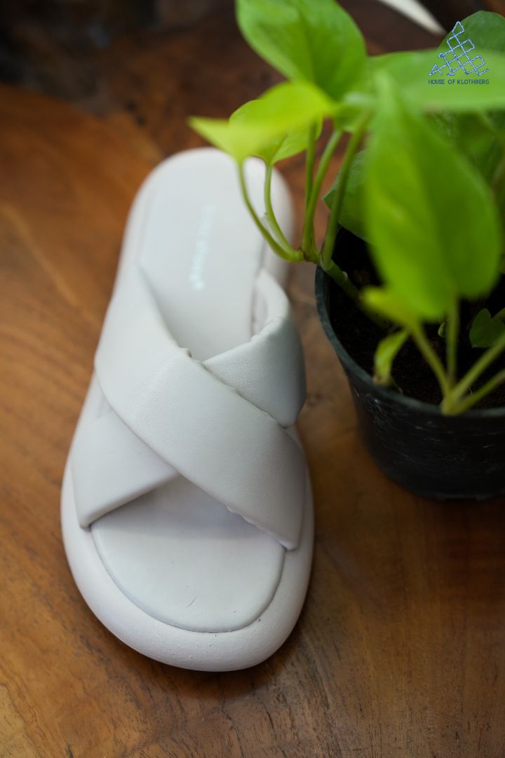 Luna Criss-Cross Comfort Sandals – White