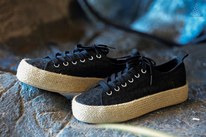 EcoChic Hakoba Sneakers – Black